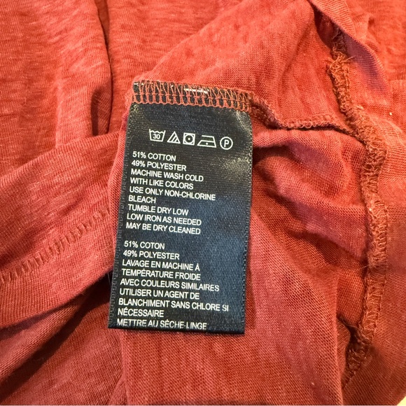 3/$15‼️Urban Outfitters Basic V-Neckline Soft T-Shirt, Size M, Brick Red - Picture 5 of 7